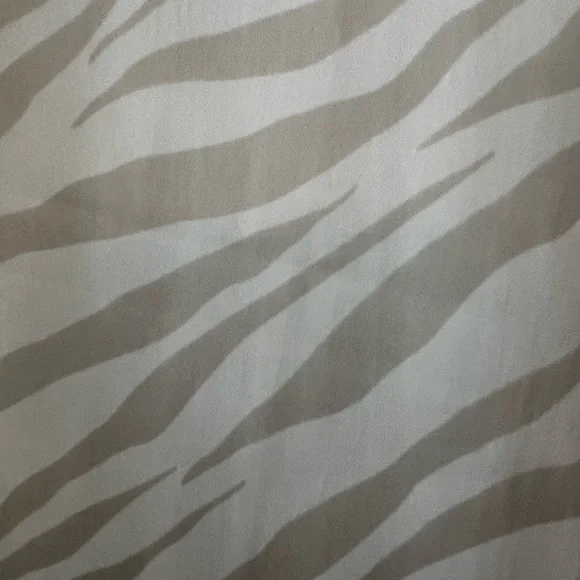 Banana Republic Animal Print Satin Button Down- Large - Picture 4 of 5